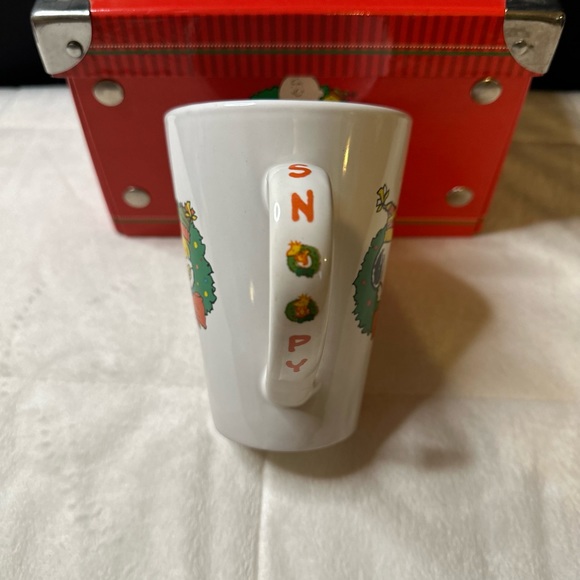 2012 Peanuts Collectible Holiday Snoopy Christmas Gift Box Set w/Mug & Ornament - Picture 10 of 15